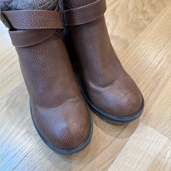 Mia Size 7 Brown Boots Heel Comfy And Cute - Picture 7 of 7